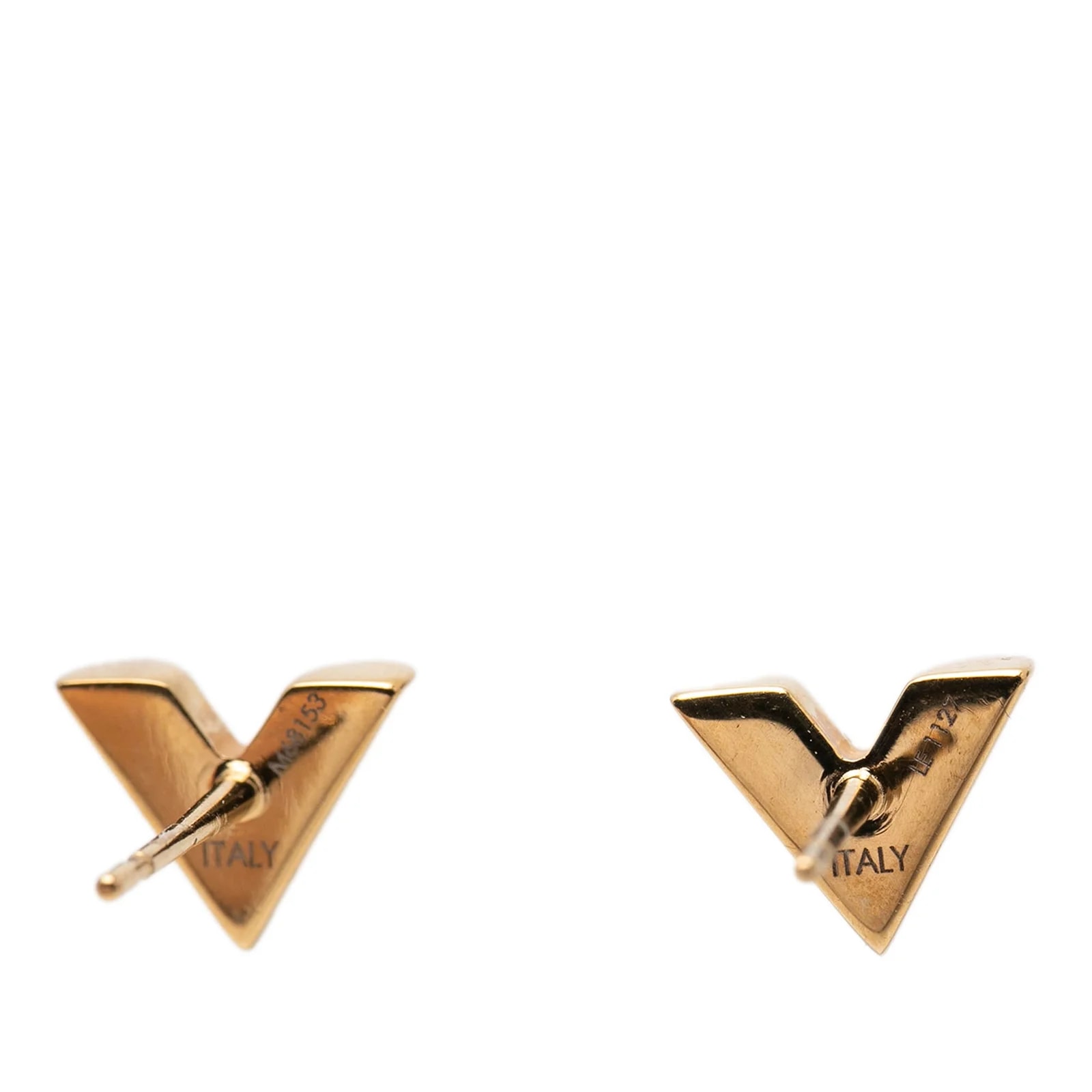 Essential V Stud 3