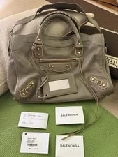 Balenciaga — Balenciaga Medium le City Chèvre Grainee — Handbag — resale