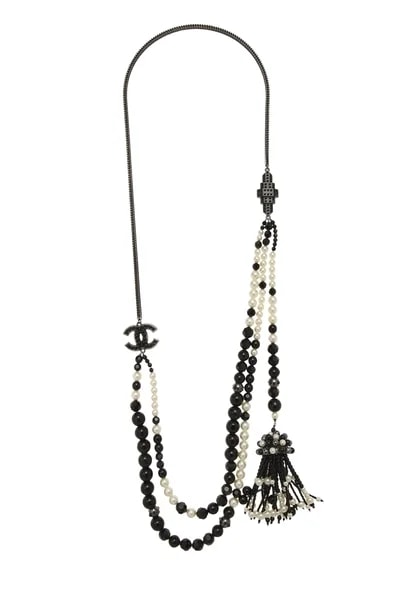 Chanel — Faux 'CC' Long — Jewelry — resale