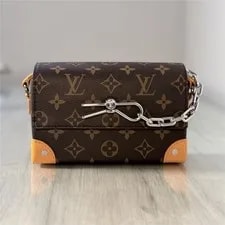 Louis Vuitton — Louis Vuitton With Chain Accent & Brand Card — Handbag — resale