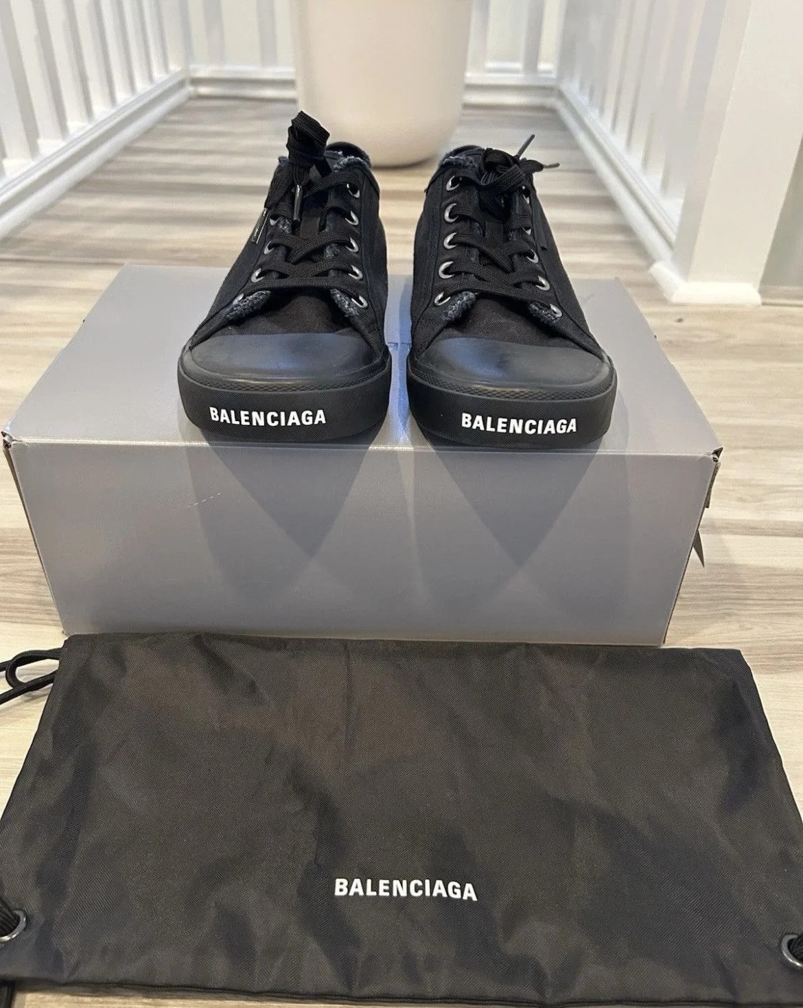 Balenciaga — Balenciaga Paris Low-Top in EU 42 US ’S 9 — Sneaker — resale