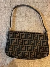 Fendi Mamma Baguette , Logo Buckle 2