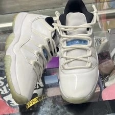 Jordan ’s Air 11 Low / / Low Top Lace-Up 2