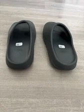 Yeezy Slide Dakony 3