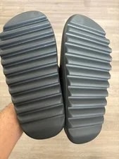 Yeezy Slide Dakony 4