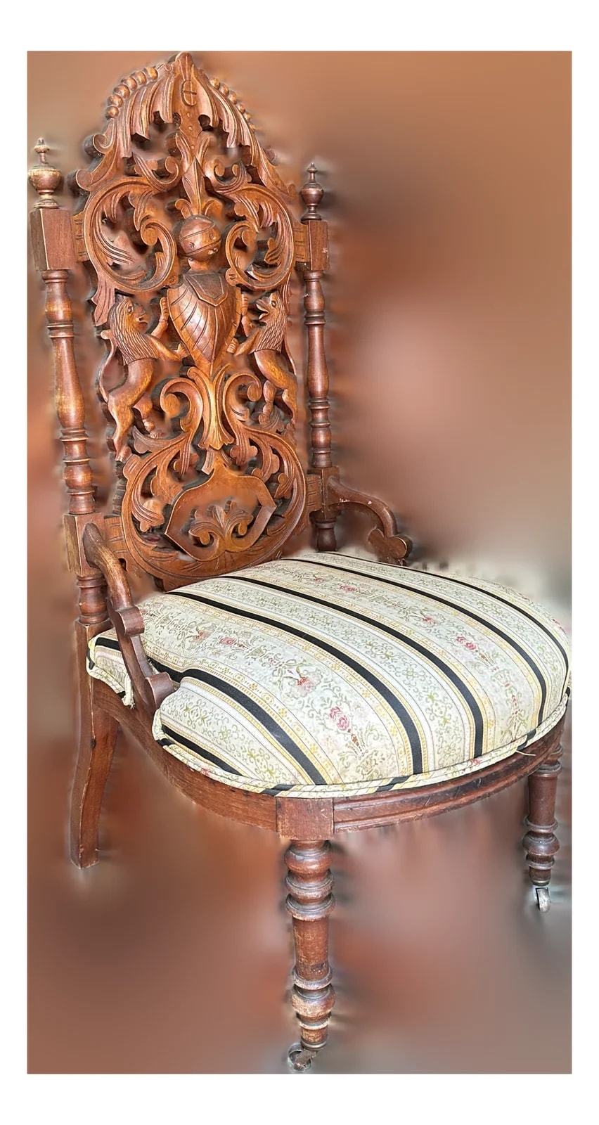 19thC Victorian Renaissance Revival Carved Armorial Slipper . — Furniture — resale