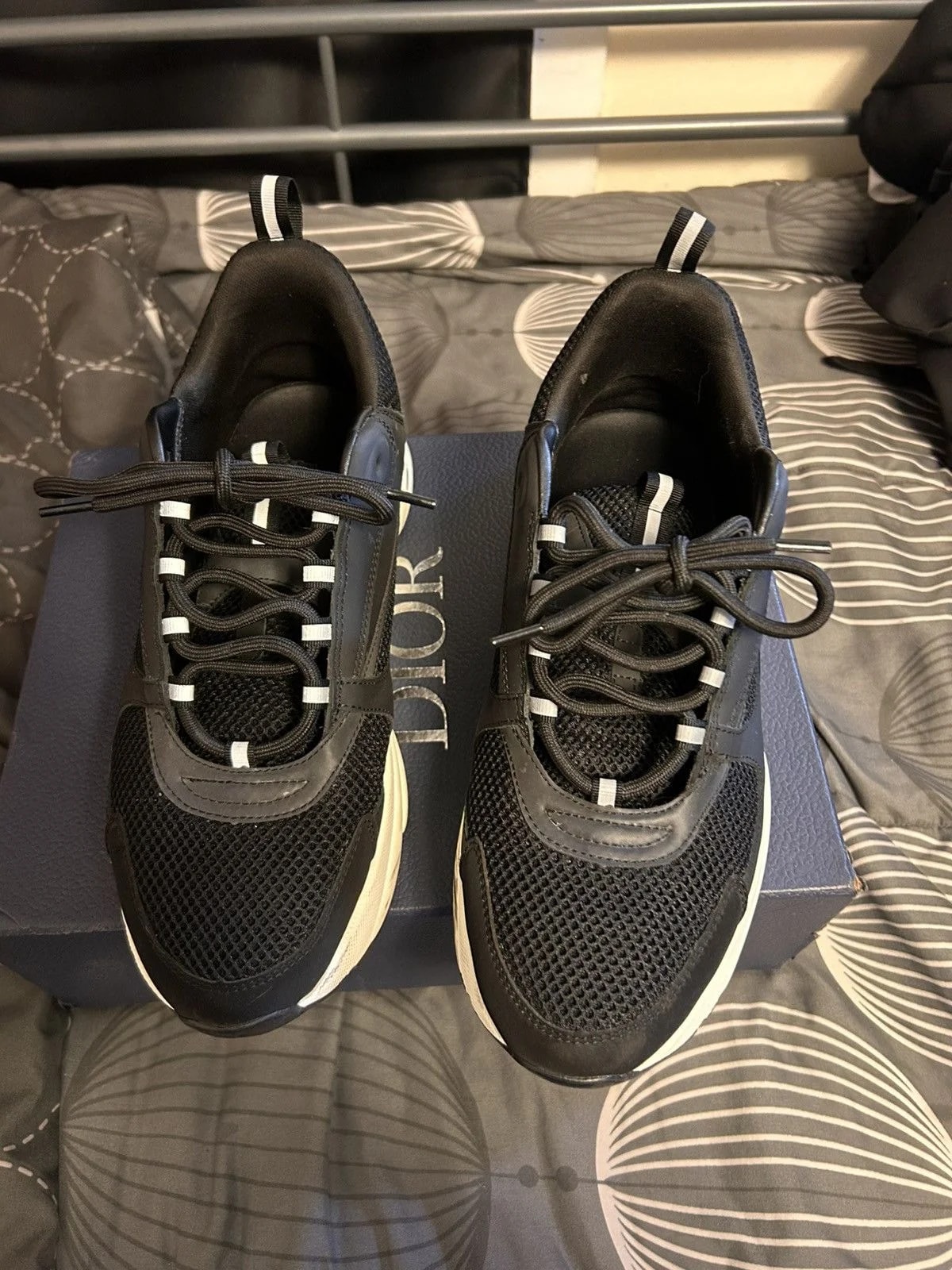 Dior — b22s — Sneaker — resale