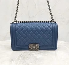Chanel — Chanel Boy Bag Medium Flap Lamb Hardware 23 Series 130287630 — Handbag — resale