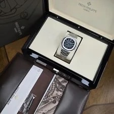 Patek Philippe Nautilus 5712 40MM Blue Dial Steel Moonphase Date B&P 2