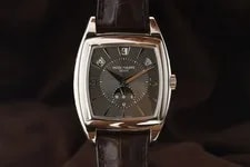 Patek Philippe Gondolo Calendario Annual Calendar 5135G-010 Grey Dial White Gold 3