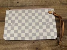 Louis Vuitton Neverfull Pochette in 2