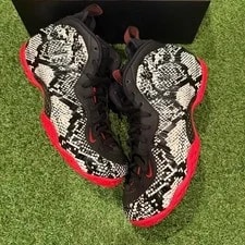 Nike — Nike Air Foamposite One — Sneaker — resale