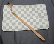 Louis Vuitton — Louis Vuitton Neverfull Zippered Wristlet Pochette — Handbag — resale