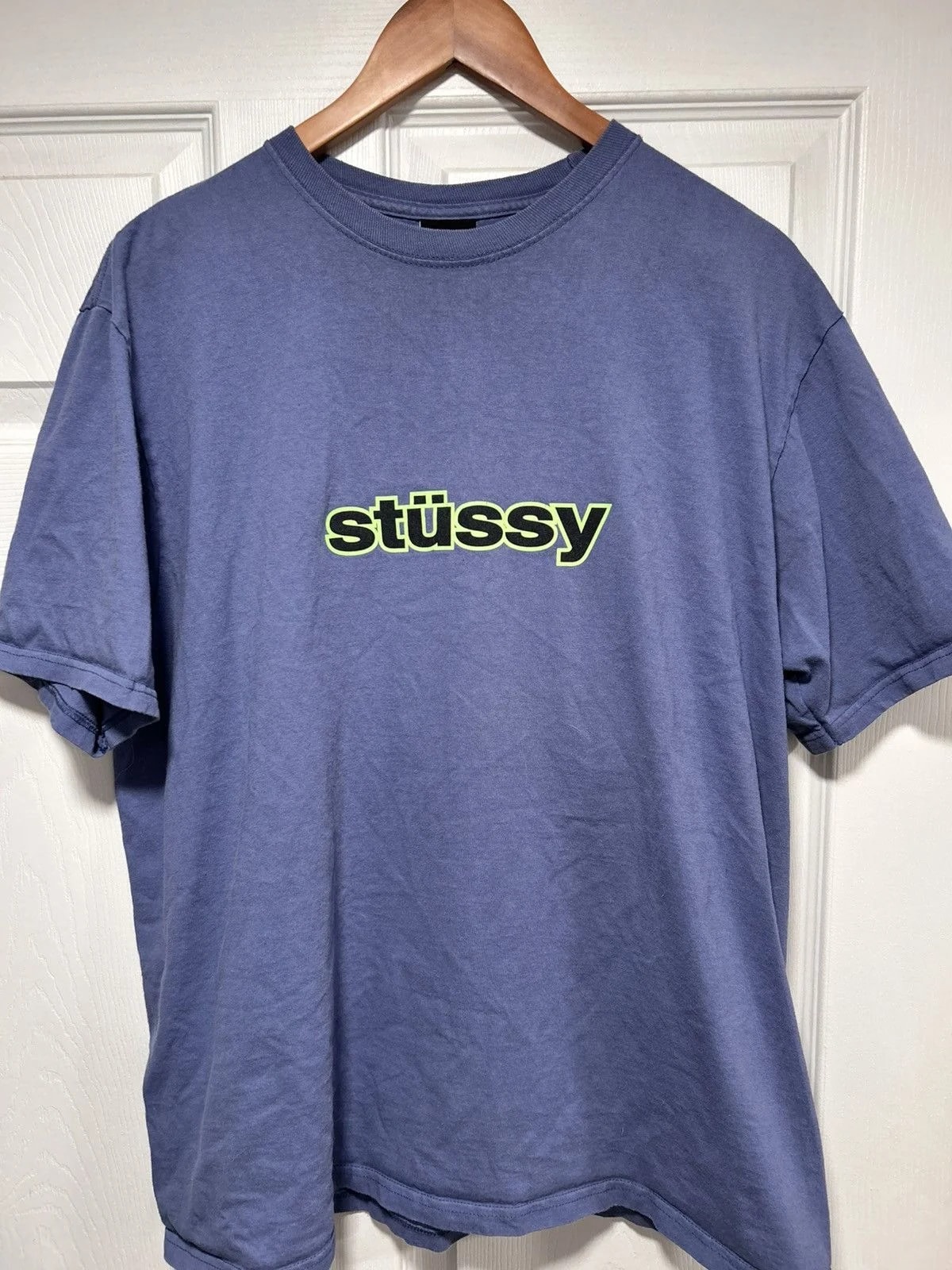 Stüssy Shirt Center Logo — streetwear — resale