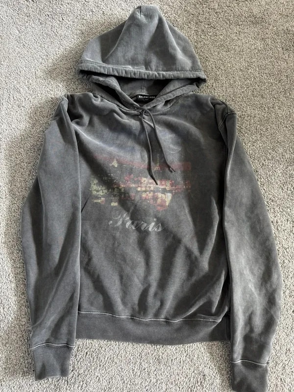 Balenciaga — Balenciaga Paris Souvenir — streetwear — resale