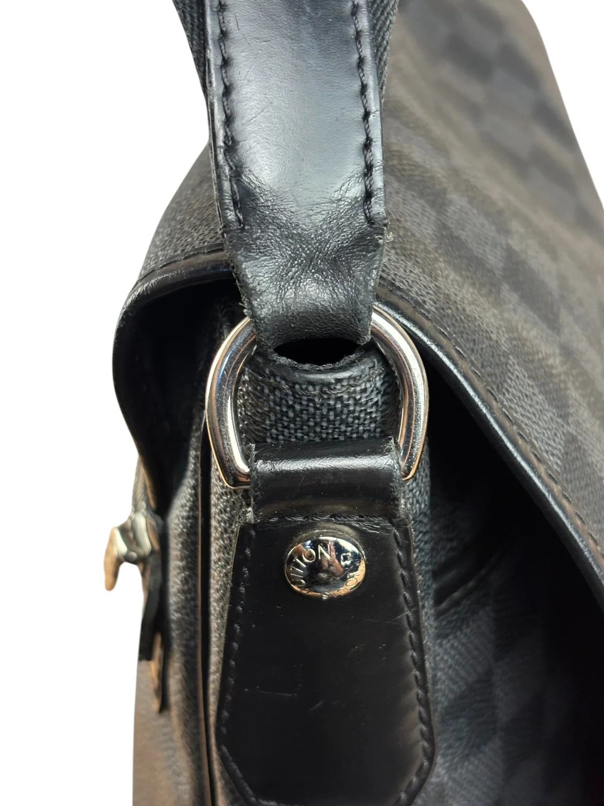 Louis Vuitton Daniel Messenger 4