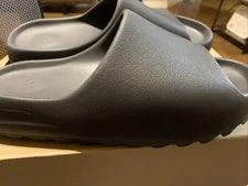 Yeezy Slide ’s Size 12 100% Authenticator 4