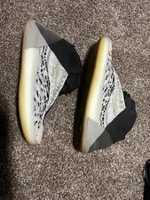 Size 10 - Adidas Yeezy Quantum Sea 4