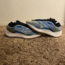Adidas — Size 11 - Adidas Yeezy 700 V3 Arzareth — Sneaker — resale