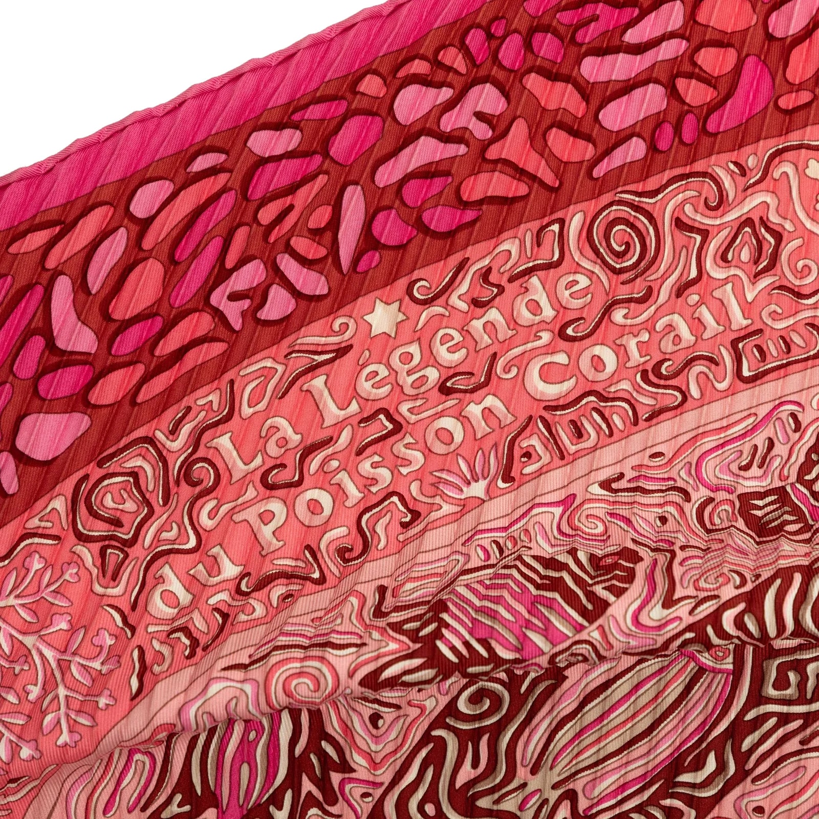 La Legende du Poisson Corail Pleated Scarf 3