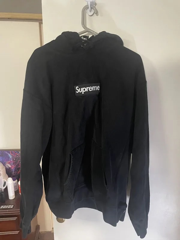 Supreme — Supreme 2021 Box Logo Hoodie — streetwear — resale