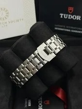 2025 Tudor Royal 38mm in Silver - Full Set Near - 28500 3