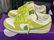 Nike SB — Nike SB Dunk Low Apple 7M Or 8.5W in OG Box — Sneaker — resale