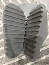 NEW OUT OF BOX Yeezy Slides Never Worn Size 9 🔥🔥🥶🥶 2