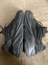 Yeezy — Yeezy Vanta 700 v2 — Sneaker — resale