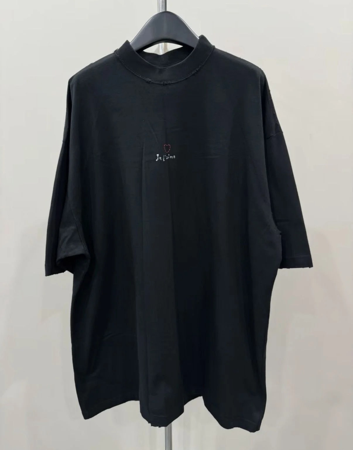 Balenciaga — Balenciaga Valentine's Limited Embroidered T-Shirt K56 — streetwear — resale