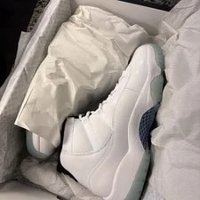 Jordan — Size 8.5 - Jordan 11 Retro High Legend — Sneaker — resale