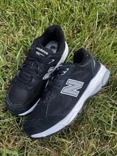 New Balance — Clean New Balance 990v3 Size 6 Running Shoes — Sneaker — resale