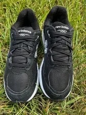Clean New Balance 990v3 Size 6 Running Shoes 3