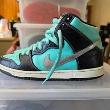 Nike SB — Nike SB Dunk Tiffany — Sneaker — resale