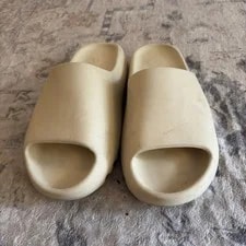 ’S Yeezy Slides 4