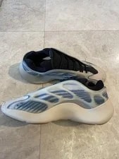 Yeezy — Yeezy 700 V3 Kyanite US 10 — Sneaker — resale