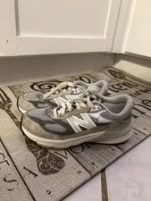 New Balance 990v5 Low Top Lace-Up Athletic Solid 3