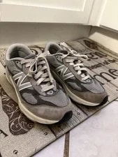 New Balance 990v5 Low Top Lace-Up Athletic Solid 4