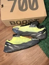 Yeezy Boost 700 - Mnvn “Phosphor” - Size 9M - PreOwned With Box - Reflective 2