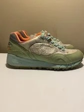 Size 9 ’S Size 7.5- Saucony 6000 3