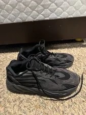 Yeezy 700 v2 Vanta 4