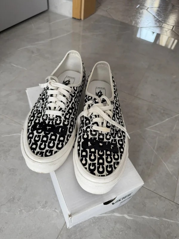 Vans — Vans X Comme des Garçons (CDG) — Sneaker — resale