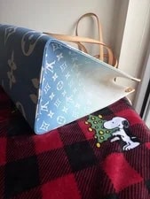 Louis Vuitton BY THE Pool Onthego Giant Limited 3