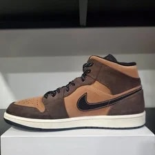 Jordan 1 Mid SE 11 Dark Archaeo 4