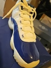 Air Jordan — Size 9 - Air Jordan 11 Retro Air — Sneaker — resale