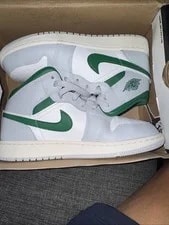 Air Jordan — Size 9.5 - Air Jordan 1 SE Mid — Sneaker — resale