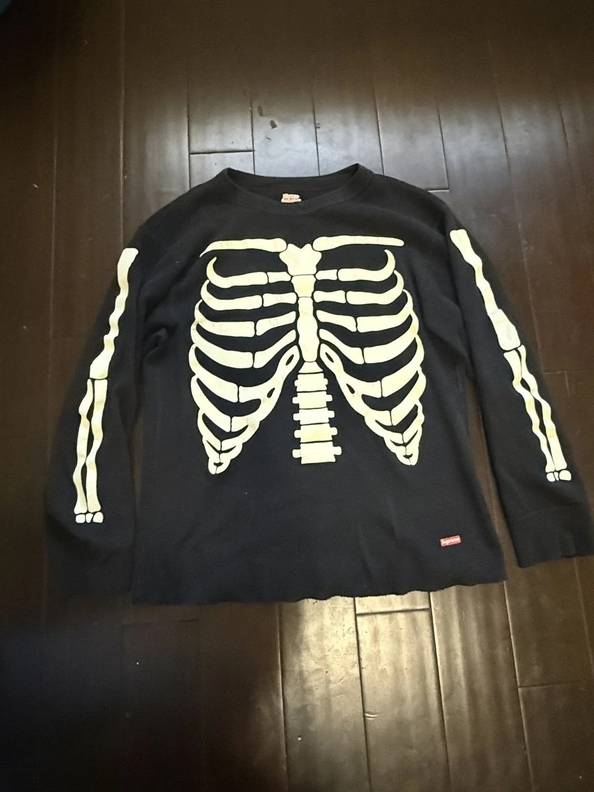 Supreme — Supreme Hanes Bones Thermal Crew — streetwear — resale