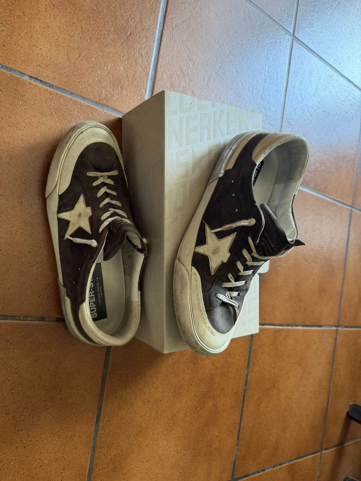 Golden Goose — Golden Goose Superstar Écru — Sneaker — resale
