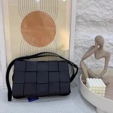 Bottega Veneta — Bottega Veneta Cassette Small Crossbody – — Handbag — resale
