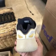 Size 10.5 - Adidas Yeezy 700 V3 Safflower 3